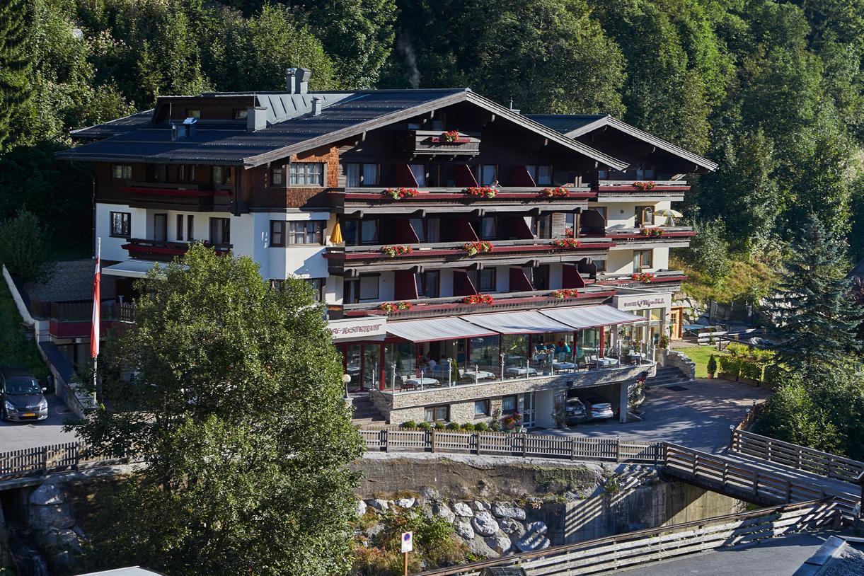 Hotel Alpenblick Saalbach-Hinterglemm Bagian luar foto